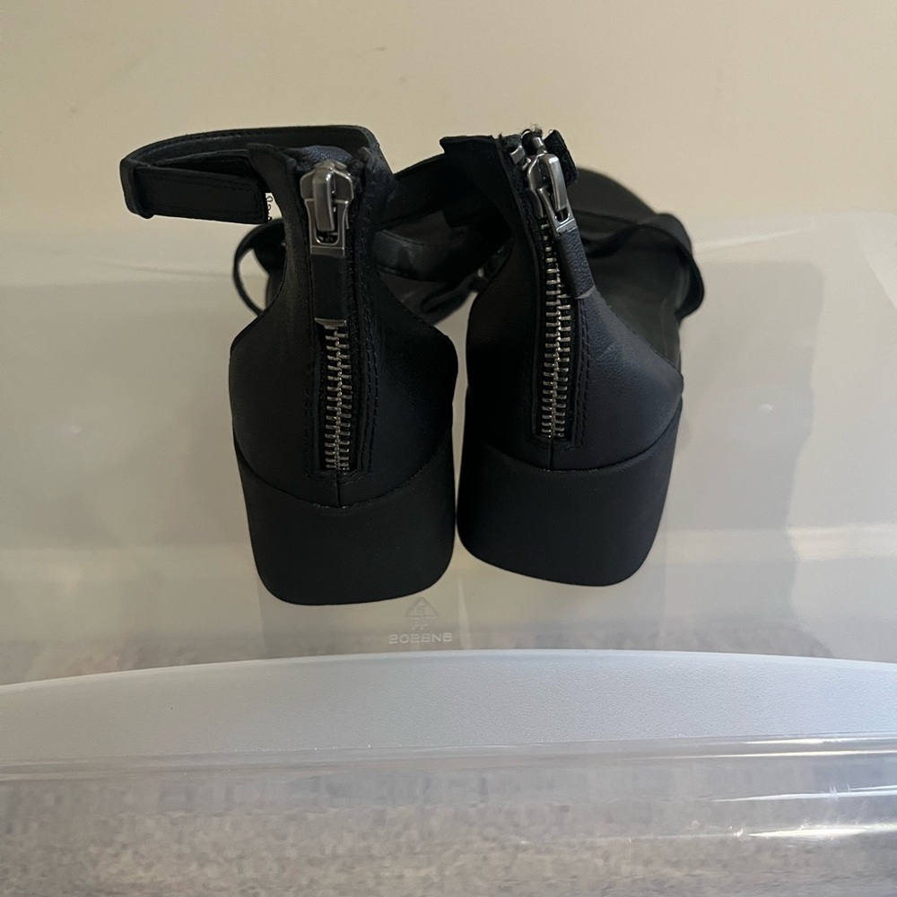 Eileen Fisher NWOT Black Strappy Sandals Size 8 - Picture 4 of 7